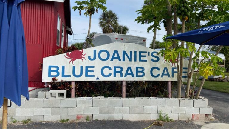Joanies Blue Crab Cafe on Visit Everglades City Copyright Mullet Rapper min 768x432