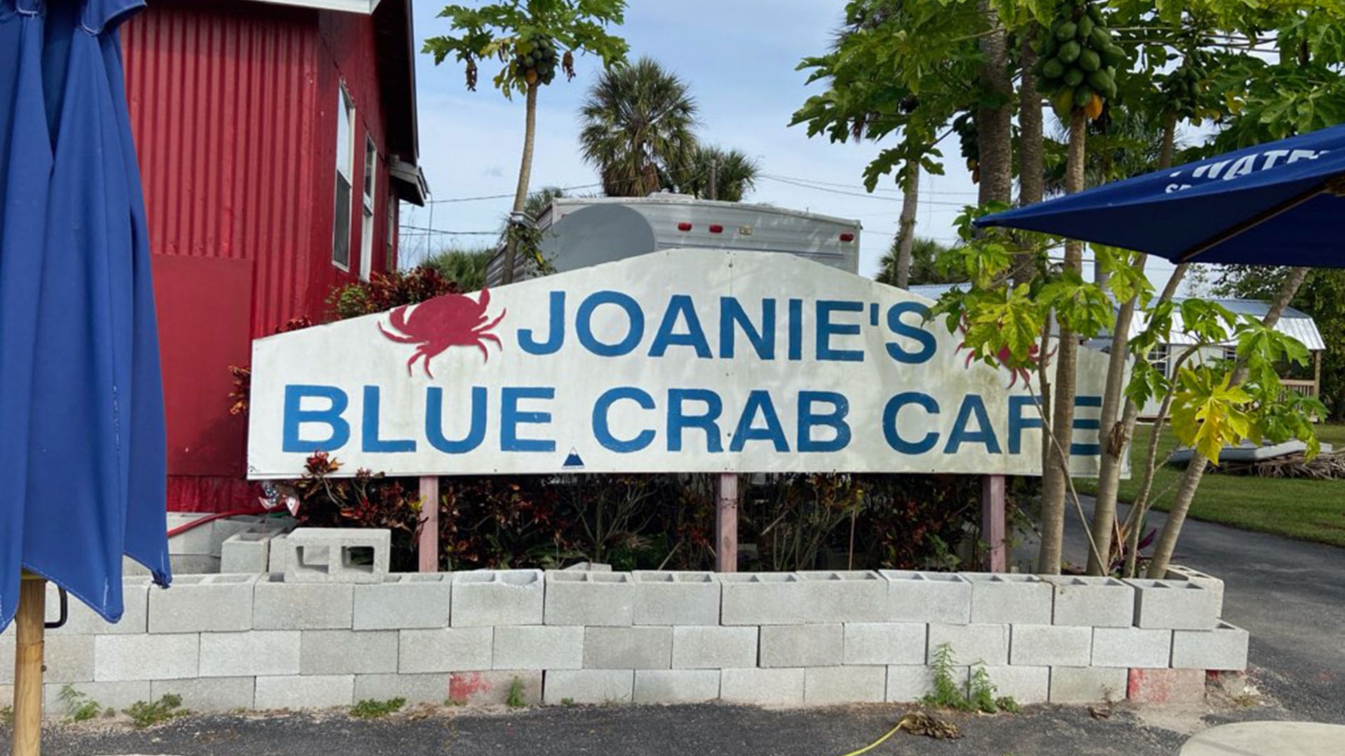 Joanies Blue Crab Cafe on Visit Everglades City Copyright Mullet Rapper min